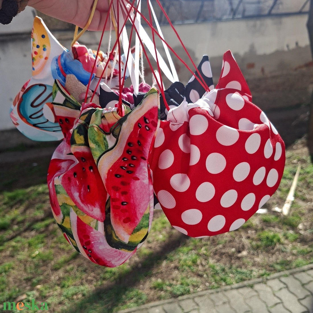 Cicafüles összehúzható zsákocska neszeszer, zöld bársony - táska & tok - neszesszer - Meska.hu