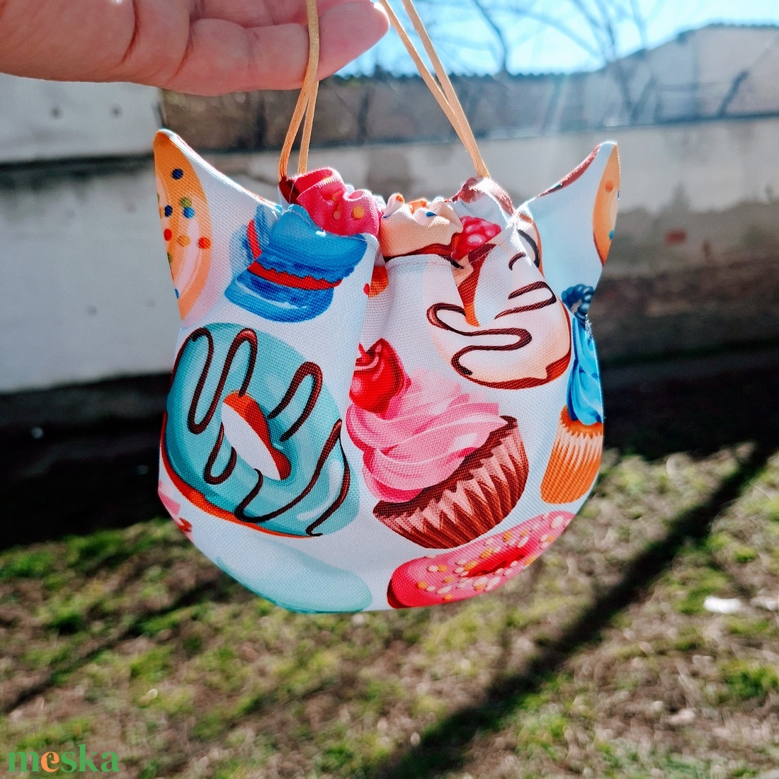 Cicafüles összehúzható zsákocska neszeszer,  fánkos, muffinos - táska & tok - neszesszer - Meska.hu