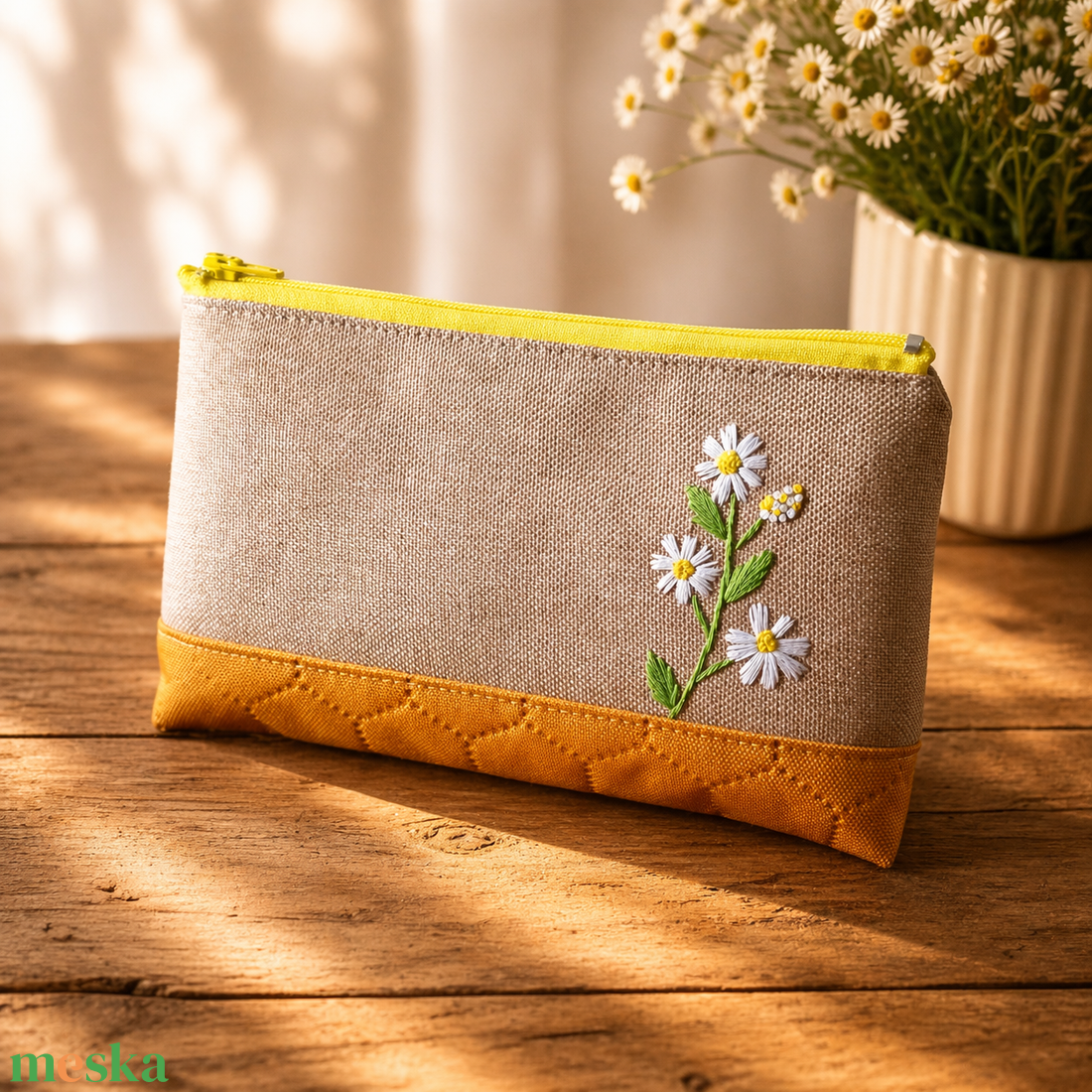 Kézzel hímzett kis virágos neszesszer  - táska & tok - neszesszer - Meska.hu