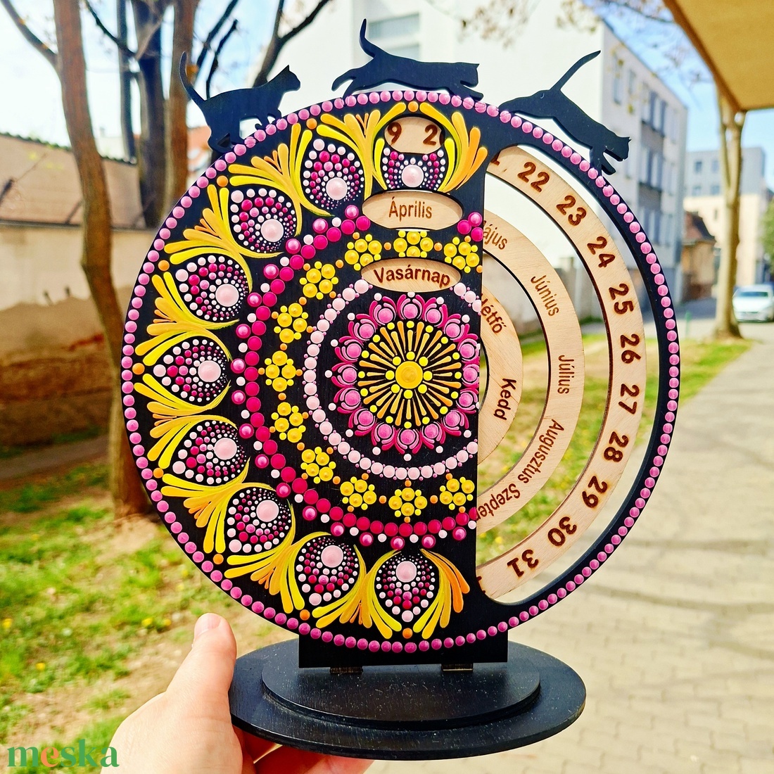 Pontozott mandala fa öröknaptár, Pink-sárga, cicás - otthon & életmód - dekoráció - fali és függő dekoráció - falinaptár & öröknaptár - Meska.hu