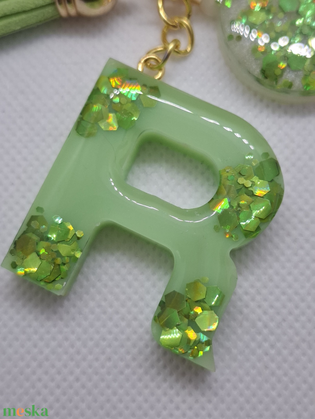 Műgyanta betűs kulcstartó - táska & tok - kulcstartó & táskadísz - kulcstartó - Meska.hu