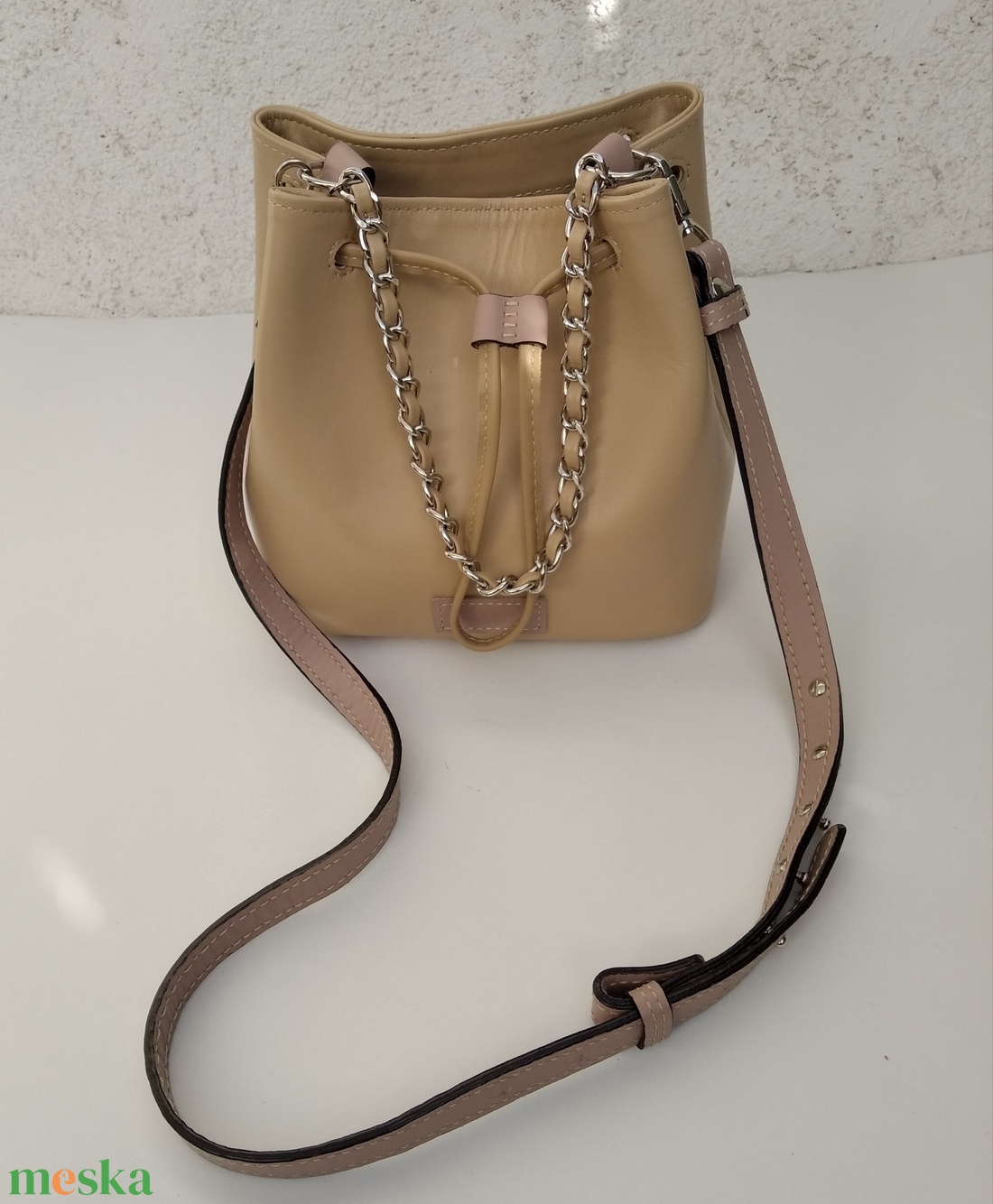 Arlene borjúbőr bucketbag - táska & tok - kézitáska & válltáska - vállon átvethető táska - Meska.hu Arlene borjúbőr bucketbag - táska & tok - kézitáska & válltáska - vállon átvethető táska - Meska.hu