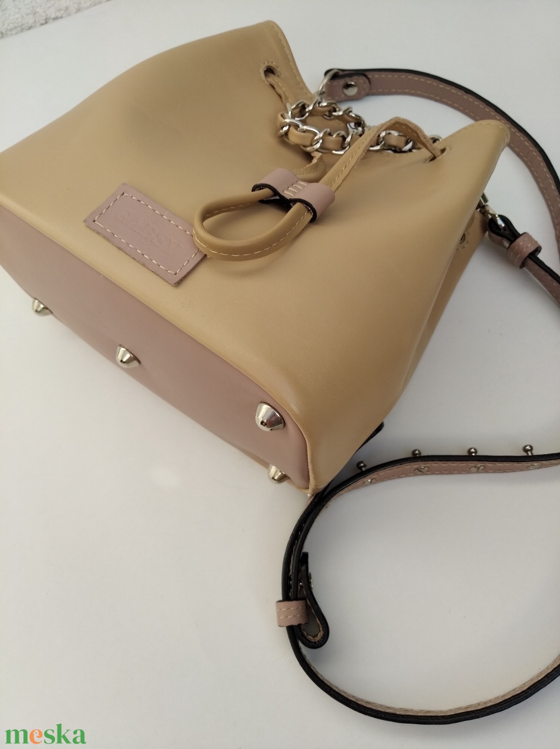 Arlene borjúbőr bucketbag - táska & tok - kézitáska & válltáska - vállon átvethető táska - Meska.hu Arlene borjúbőr bucketbag - táska & tok - kézitáska & válltáska - vállon átvethető táska - Meska.hu