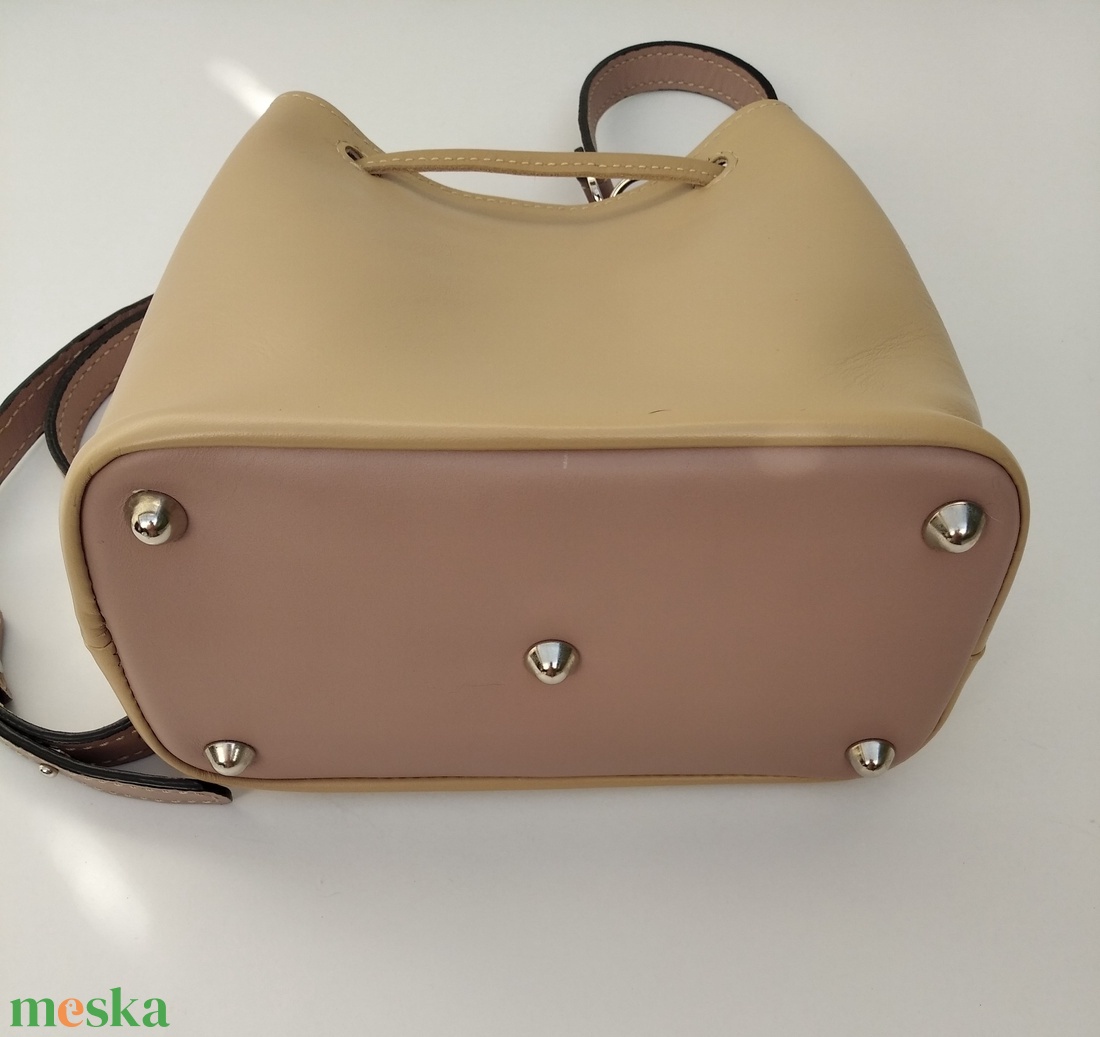 Arlene borjúbőr bucketbag - táska & tok - kézitáska & válltáska - vállon átvethető táska - Meska.hu Arlene borjúbőr bucketbag - táska & tok - kézitáska & válltáska - vállon átvethető táska - Meska.hu