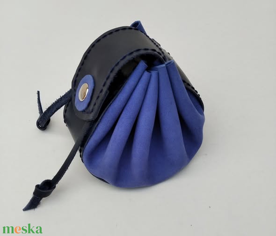 kékek húzó zsinóros bőrbatyu - táska & tok - kézitáska & válltáska - tarisznya - Meska.hu