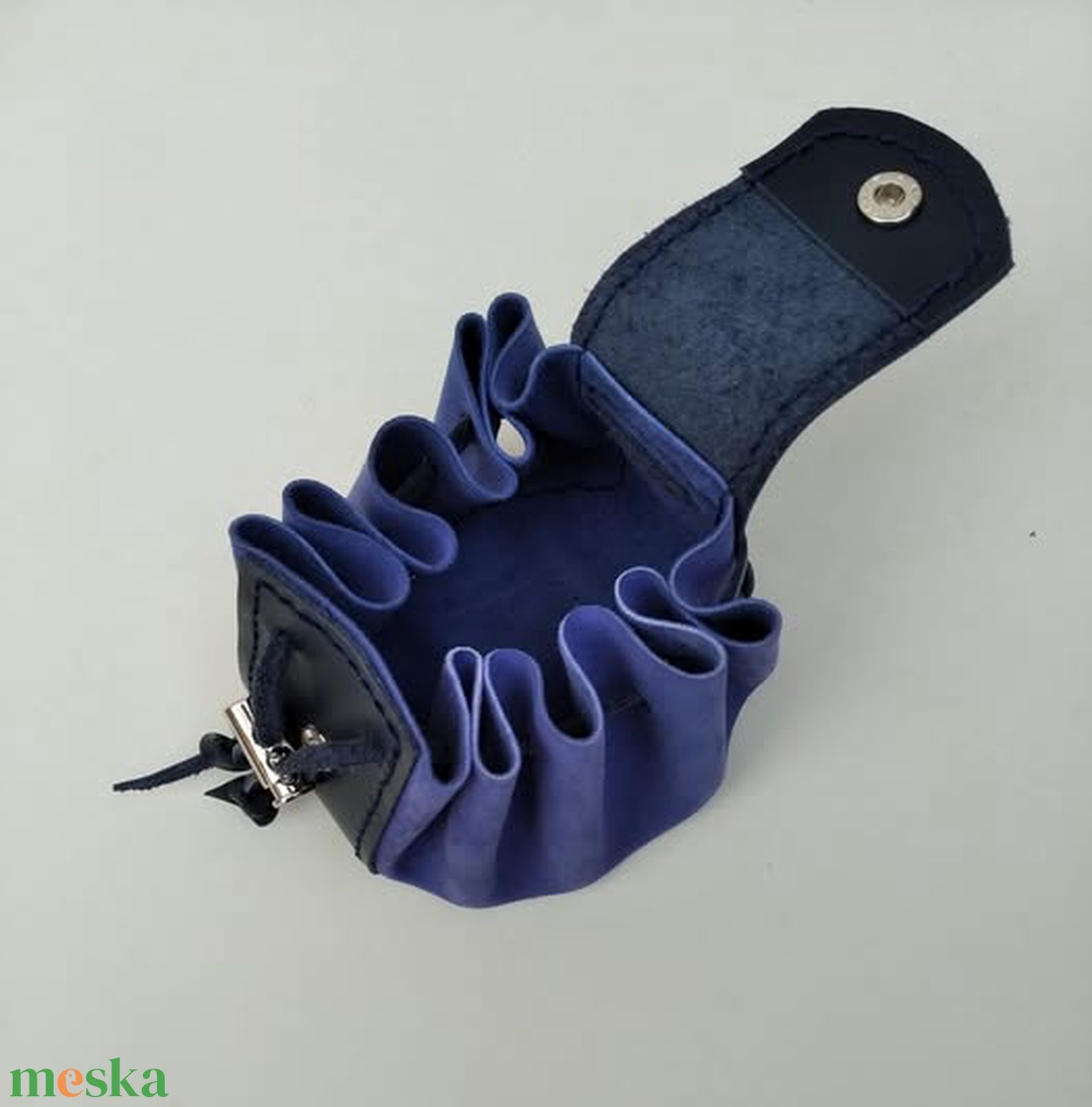 kékek húzó zsinóros bőrbatyu - táska & tok - kézitáska & válltáska - tarisznya - Meska.hu