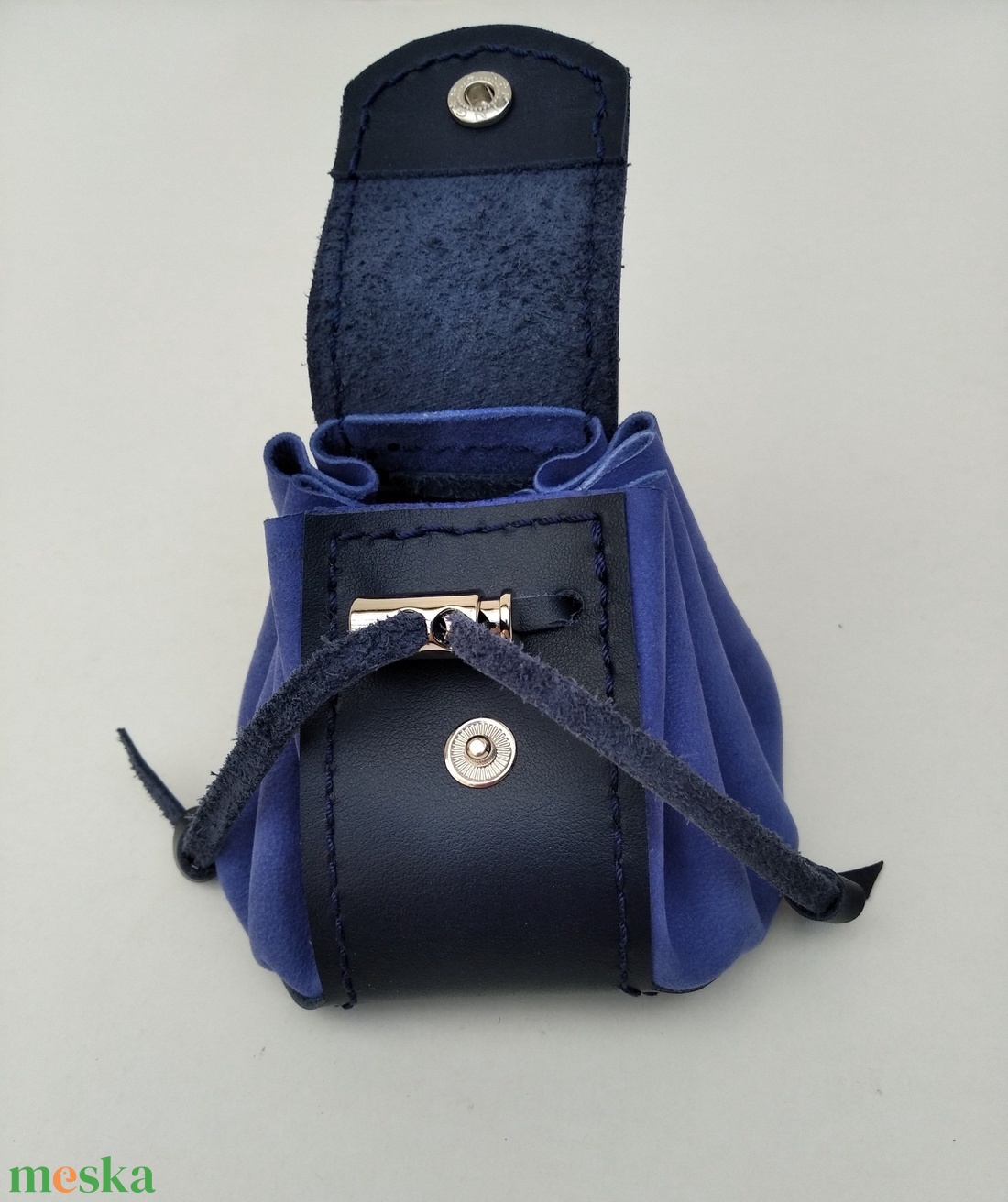 kékek húzó zsinóros bőrbatyu - táska & tok - kézitáska & válltáska - tarisznya - Meska.hu