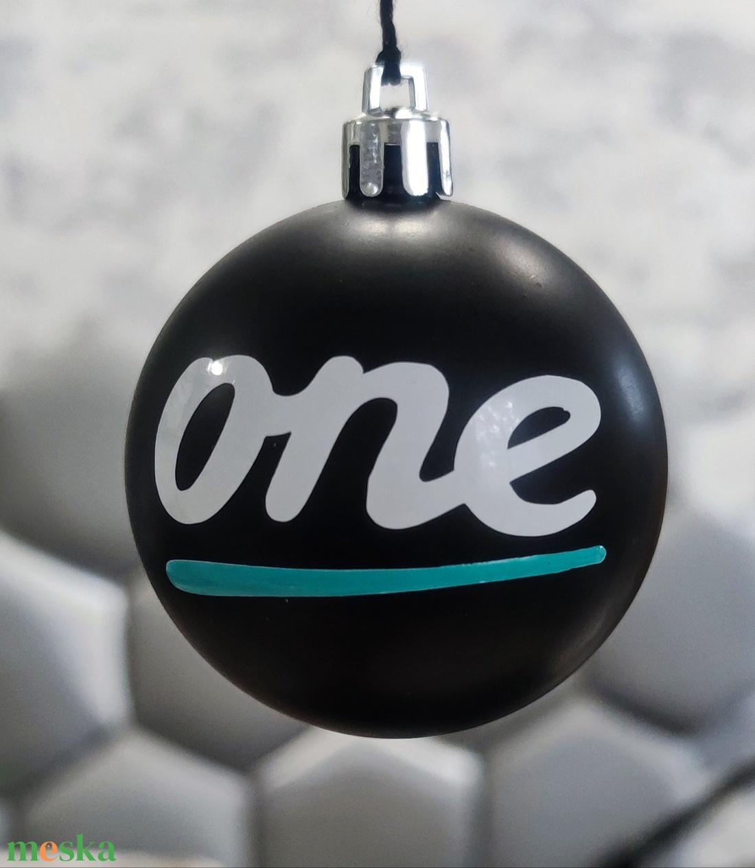 Karácsonyi gömb fenyődísz (One) - karácsony - karácsonyi lakásdekoráció - karácsonyfadíszek - Meska.hu