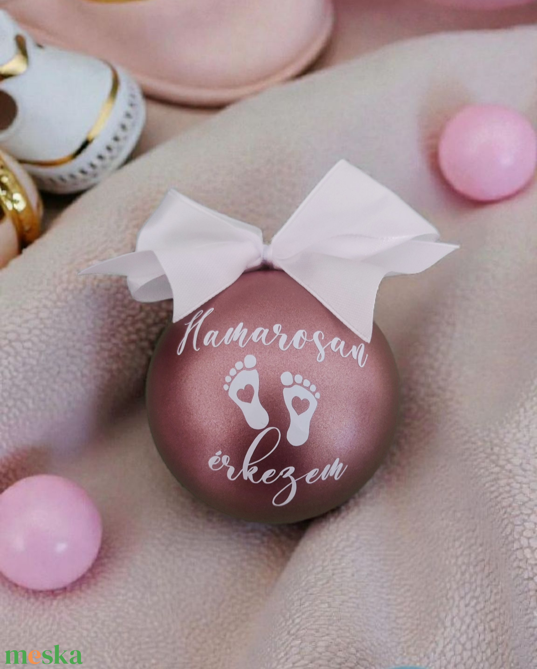 Babaváró karácsonyi gömb (lányos) - karácsony - karácsonyi lakásdekoráció - karácsonyfadíszek - Meska.hu