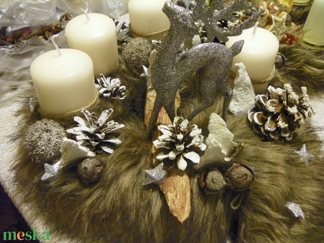 MERRYCHristmas-SZŐRMÉS adventi koszorú,asztaldísz rénszarvassal - karácsony - adventi díszek - adventi asztaldísz - Meska.hu MERRYCHristmas-SZŐRMÉS adventi koszorú,asztaldísz rénszarvassal - karácsony - adventi díszek - adventi asztaldísz - Meska.hu