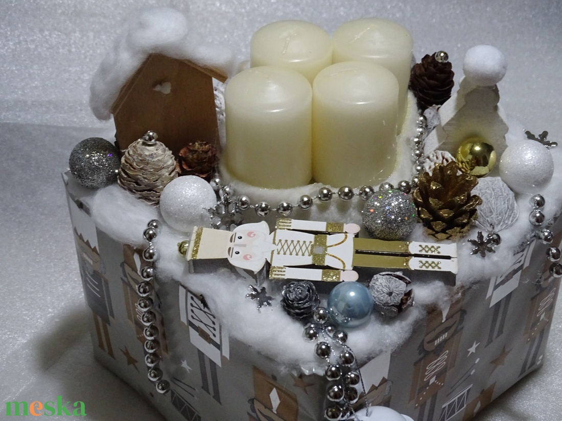 DIÓTÖRŐ arany,ezüst ünnepi színekben adventi asztaldísz,box - karácsony - adventi díszek - adventi asztaldísz - Meska.hu DIÓTÖRŐ arany,ezüst ünnepi színekben adventi asztaldísz,box - karácsony - adventi díszek - adventi asztaldísz - Meska.hu