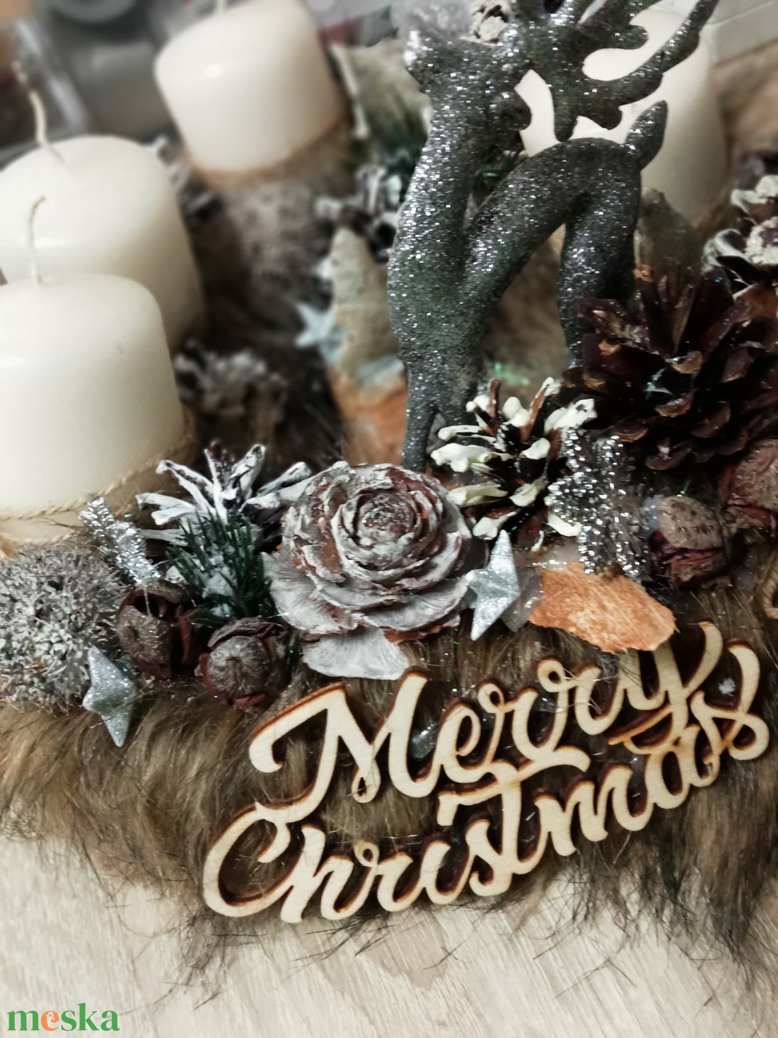MERRYCHristmas-SZŐRMÉS adventi koszorú,asztaldísz rénszarvassal - karácsony - adventi díszek - adventi koszorú - Meska.hu