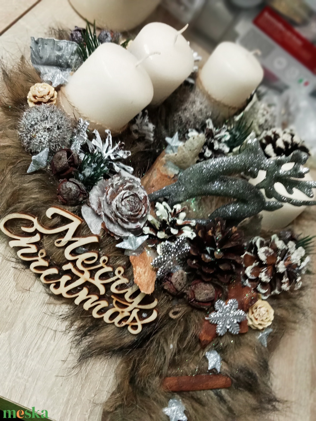 MERRYCHristmas-SZŐRMÉS adventi koszorú,asztaldísz rénszarvassal - karácsony - adventi díszek - adventi koszorú - Meska.hu