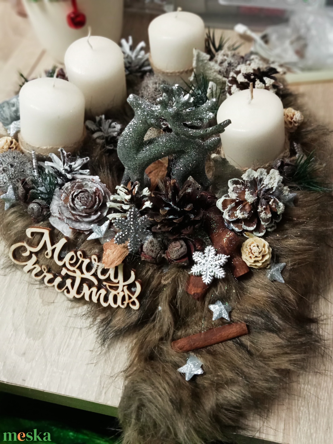 MERRYCHristmas-SZŐRMÉS adventi koszorú,asztaldísz rénszarvassal - karácsony - adventi díszek - adventi koszorú - Meska.hu