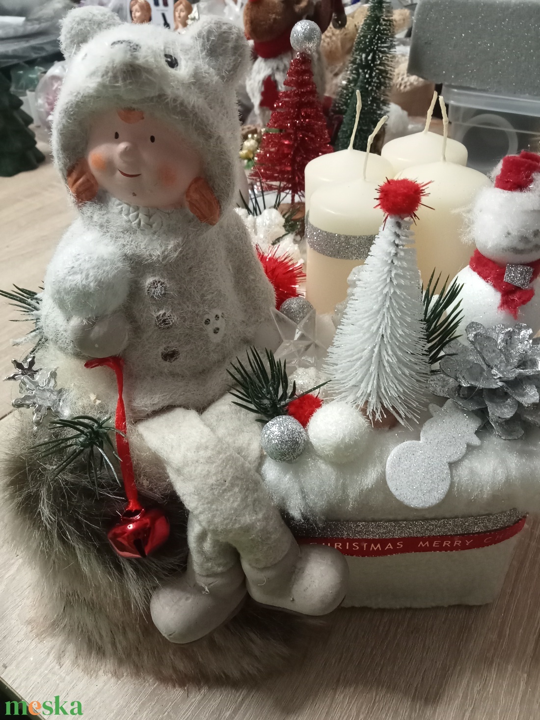 Vidám téli nap-szőrmés csilingelő adventi,karácsonyi ,asztaldísz,koszorú - karácsony - adventi díszek - adventi koszorú - Meska.hu