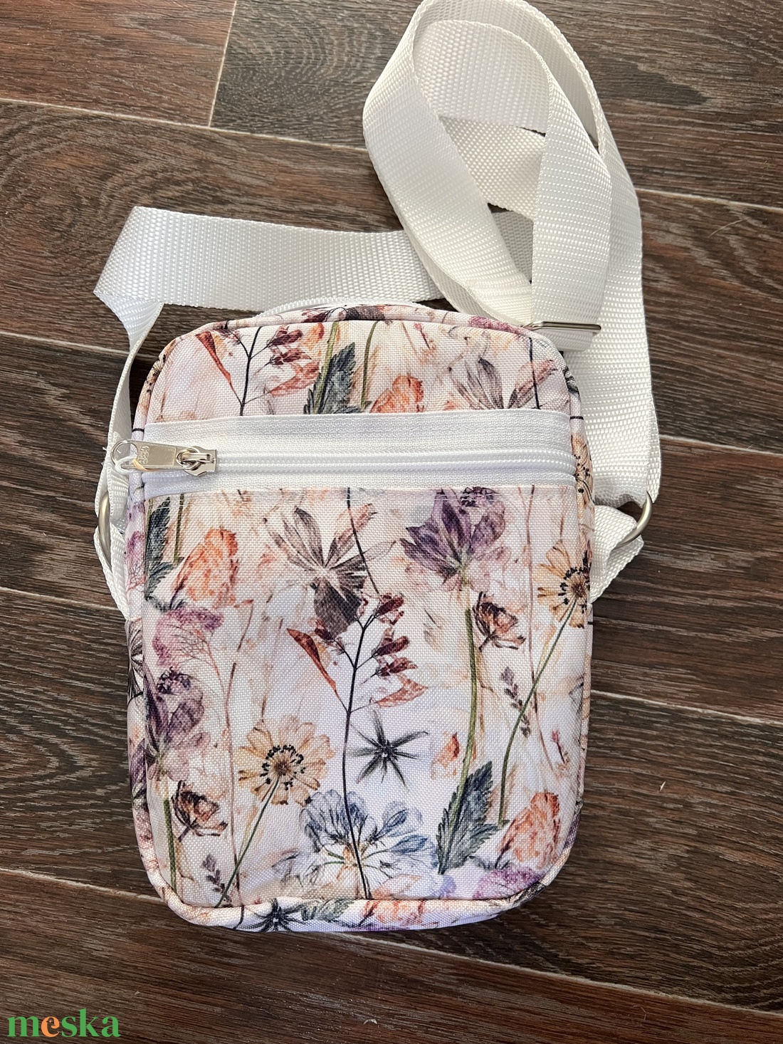 Virágmintás kistáska - táska & tok - kézitáska & válltáska - vállon átvethető táska - Meska.hu