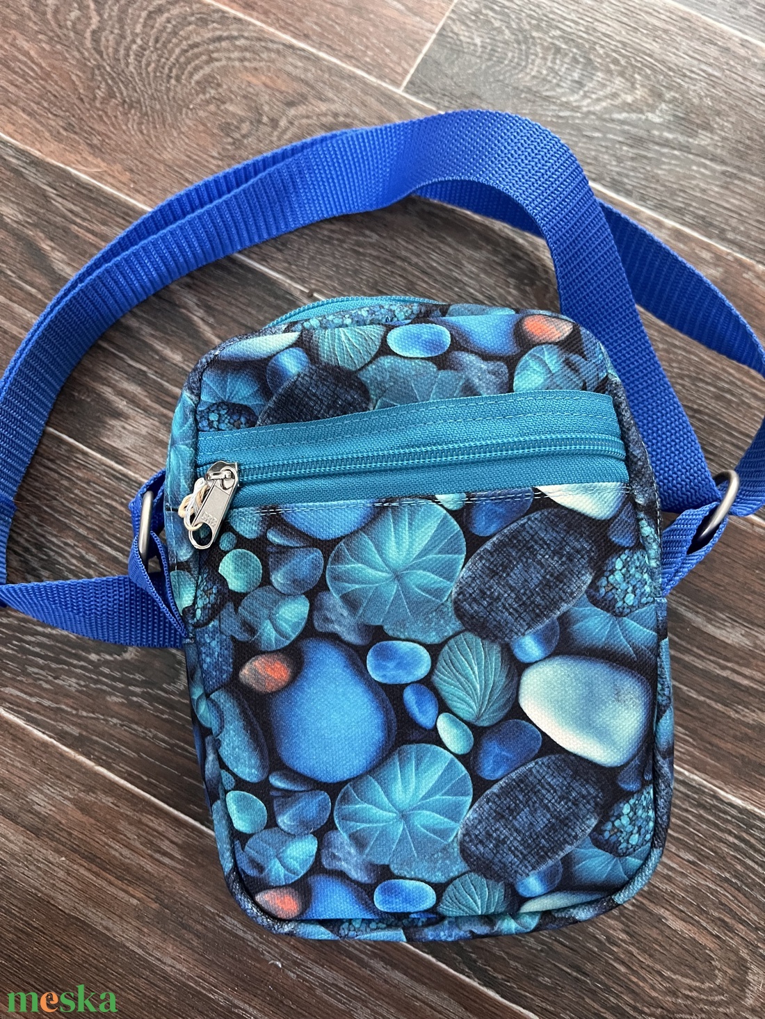 Kis válltáska - táska & tok - kézitáska & válltáska - vállon átvethető táska - Meska.hu