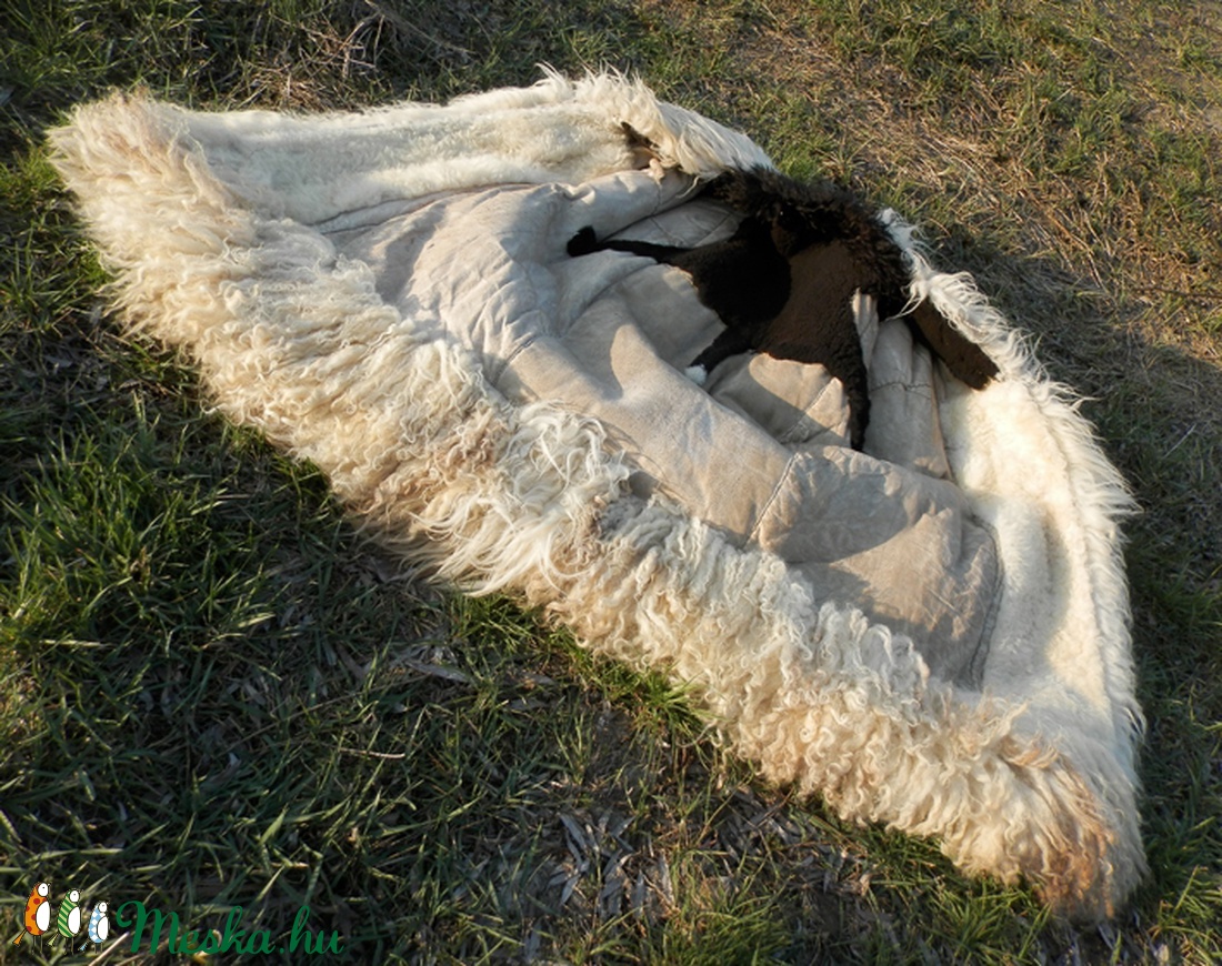 Suba, bunda - pásztor viselet/ betlehemes, regős, vadász kellék - fehér - - Meska.hu Suba, bunda - pásztor viselet/ betlehemes, regős, vadász kellék - fehér - - Meska.hu