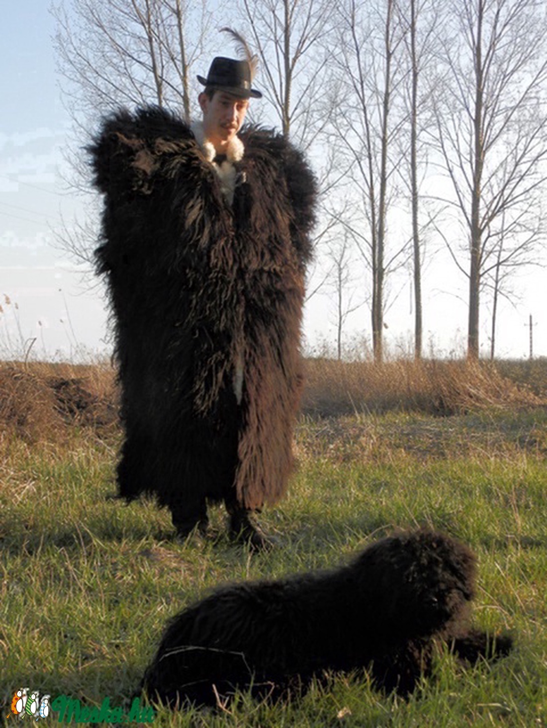 Suba, bunda - pásztor viselet/ betlehemes, regős, vadász kellék - fekete -  - Meska.hu