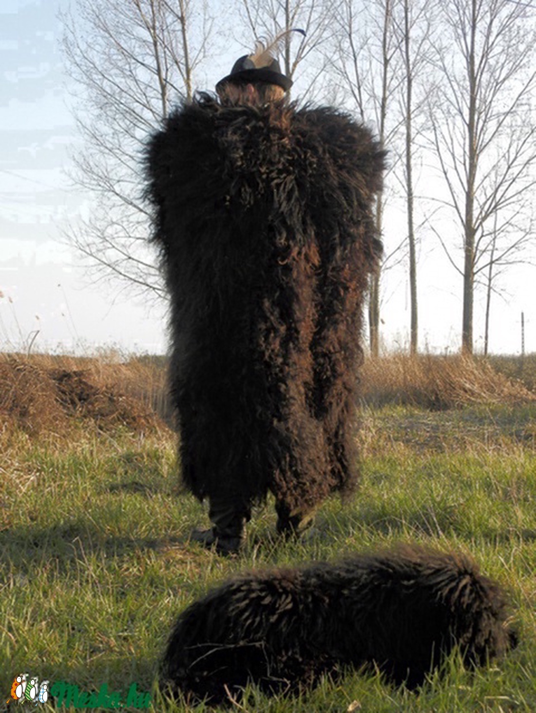 Suba, bunda - pásztor viselet/ betlehemes, regős, vadász kellék - fekete -  - Meska.hu