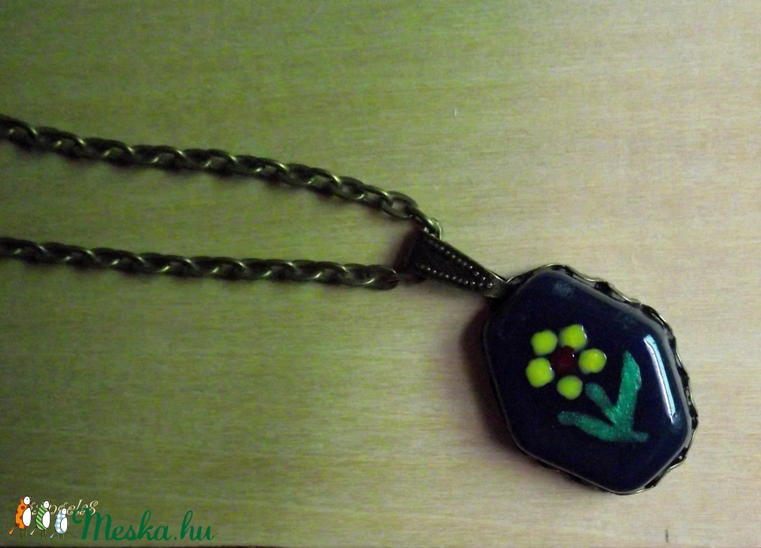 Kék virágos kézzel festett nyaklánc - ékszer - nyaklánc - medálos nyaklánc - Meska.hu