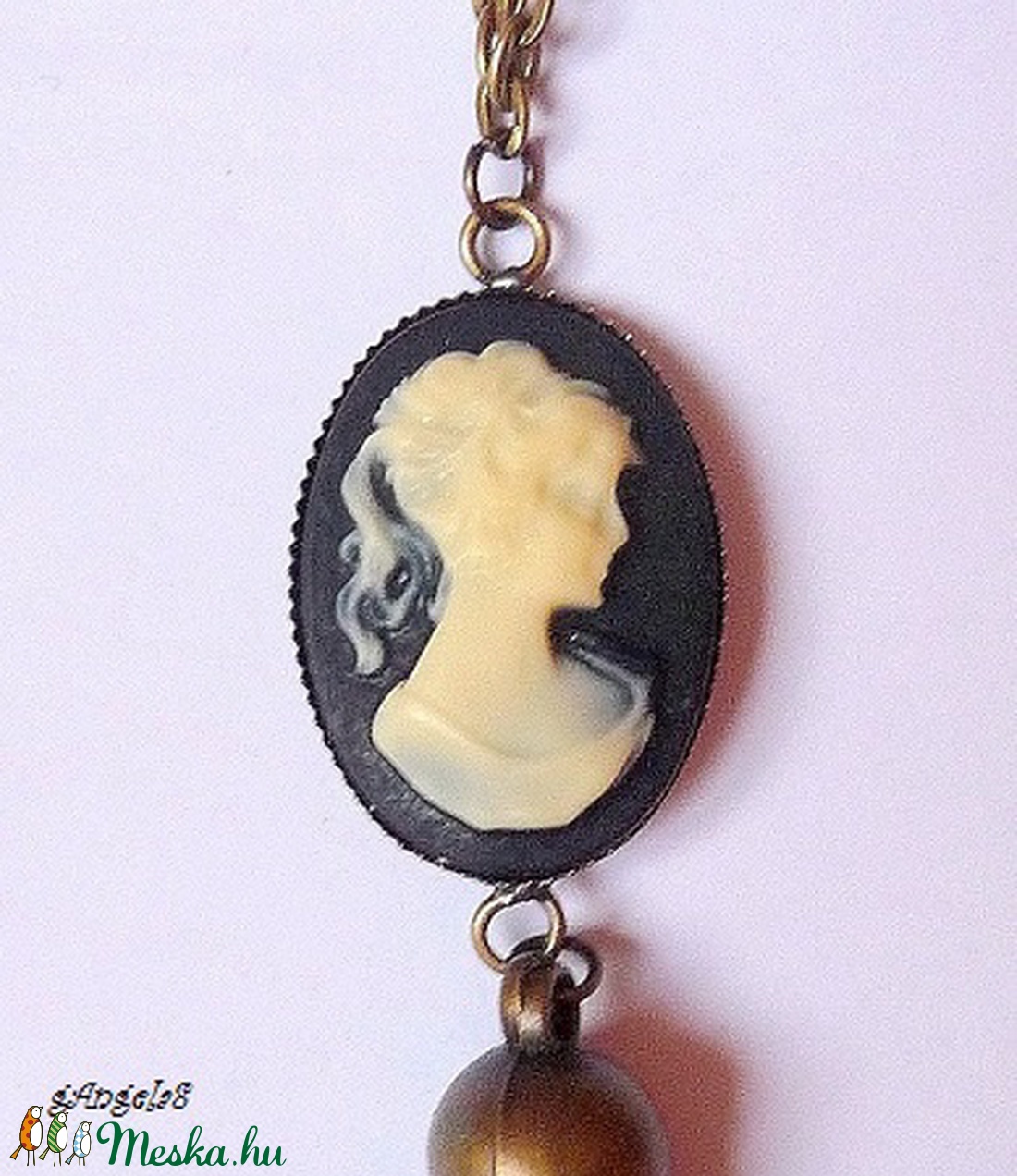Fekete-fehér kámea nyaklánc fekete bojttal - ékszer - nyaklánc - bojtos nyaklánc - Meska.hu