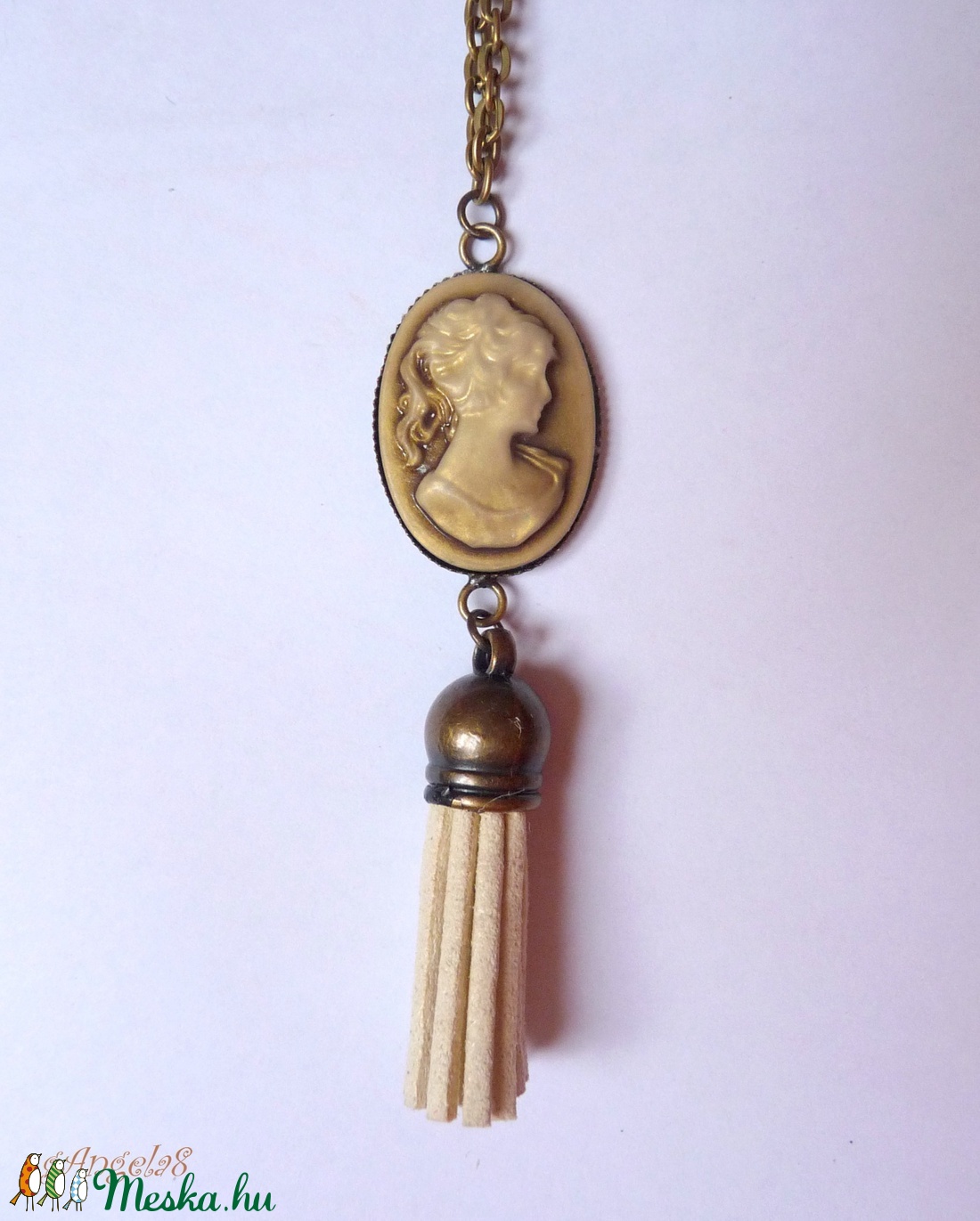 Barna-bézs kámea nyaklánc bézs bojttal - ékszer - nyaklánc - bojtos nyaklánc - Meska.hu