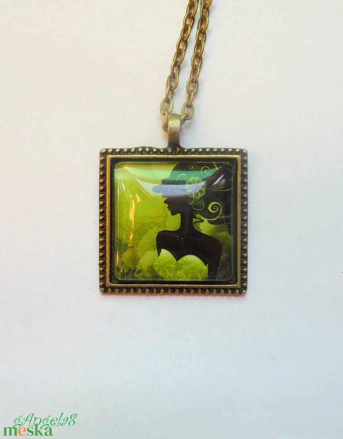 Zöld-fekete trendi csajos nyaklánc - ékszer - nyaklánc - medálos nyaklánc - Meska.hu