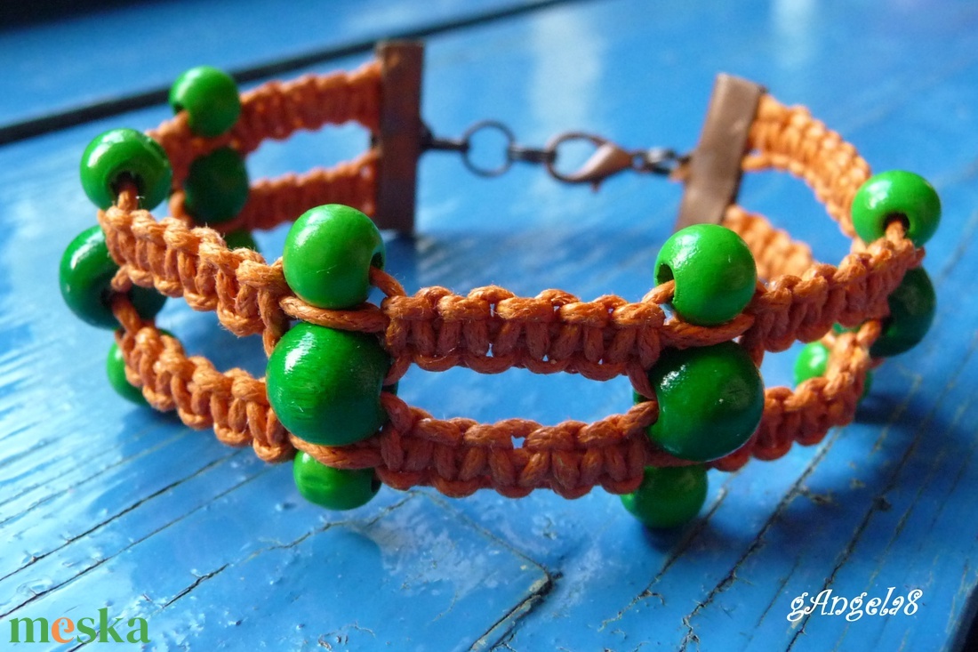 Makramé karkötő fa gyöngyökkel - ékszer - karkötő - fonott karkötő - Meska.hu