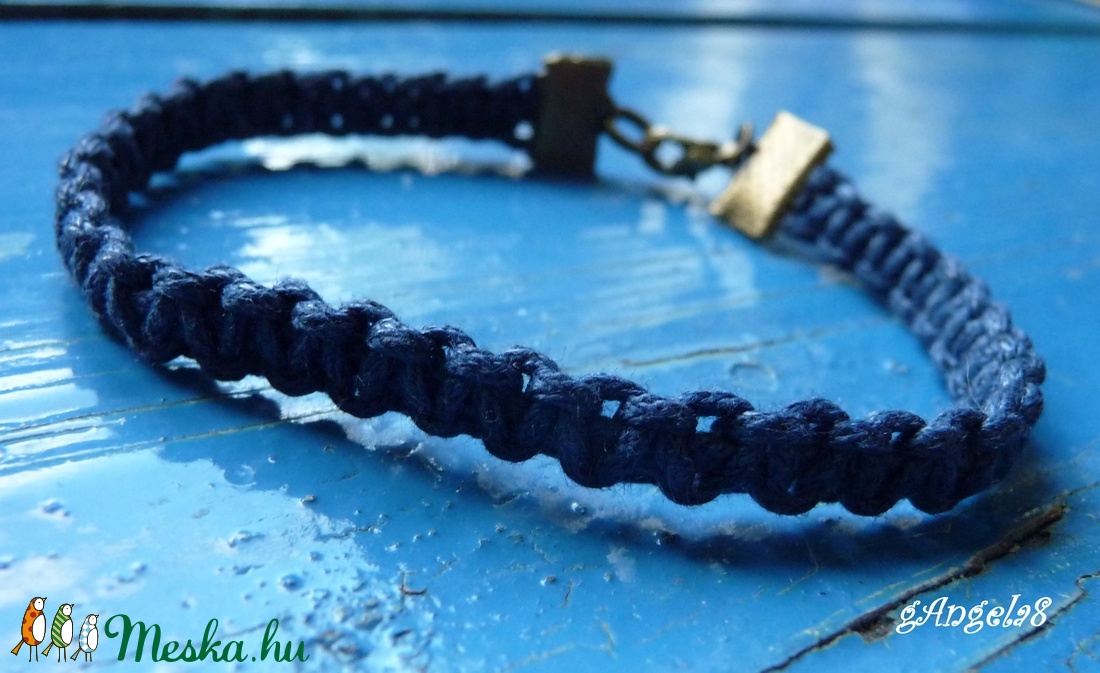 Sötétkék makramé karkötő - ékszer - karkötő - fonott karkötő - Meska.hu