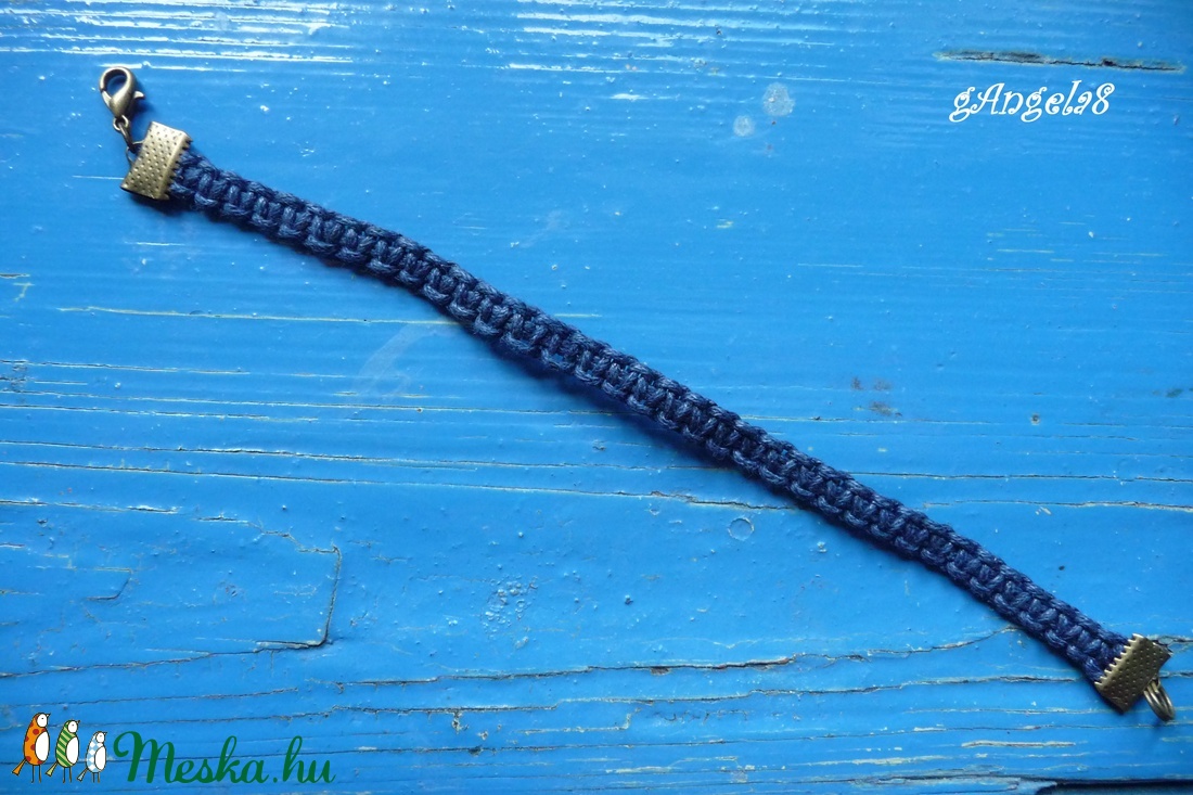 Sötétkék makramé karkötő - ékszer - karkötő - fonott karkötő - Meska.hu