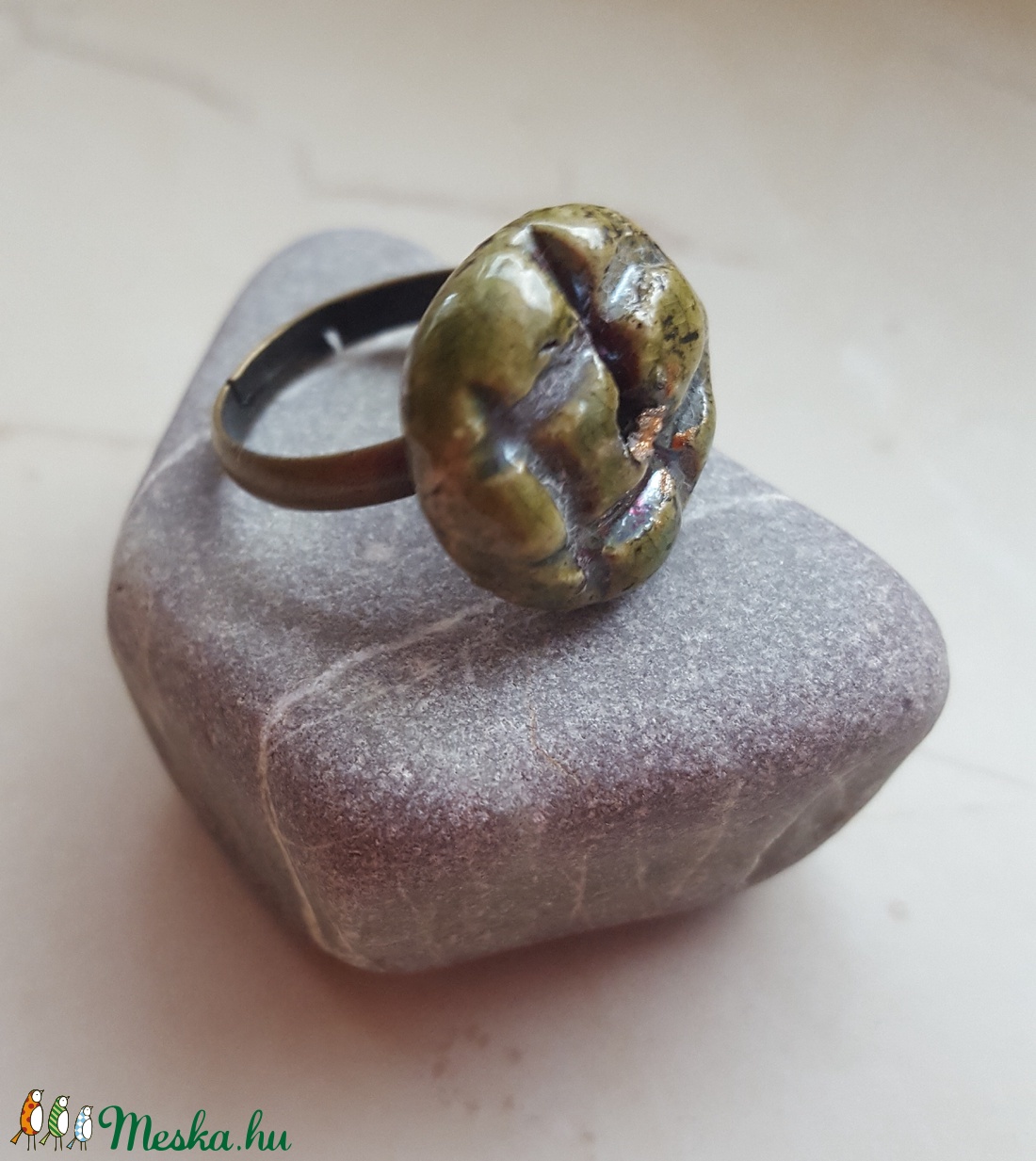 Zöldesbarna raku kerámia gyűrű (ékszer) - ékszer - gyűrű - gyöngyös gyűrű - Meska.hu