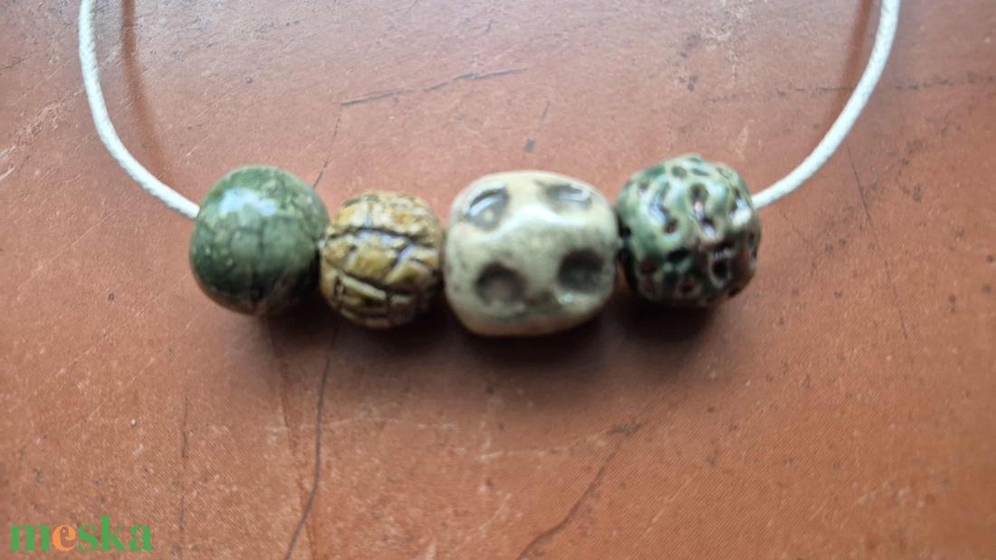 Kavicsok és gyöngyök V.  raku kerámia óriás gyöngyös nyaklánc (ékszer) - ékszer - nyaklánc - bogyós nyaklánc - Meska.hu