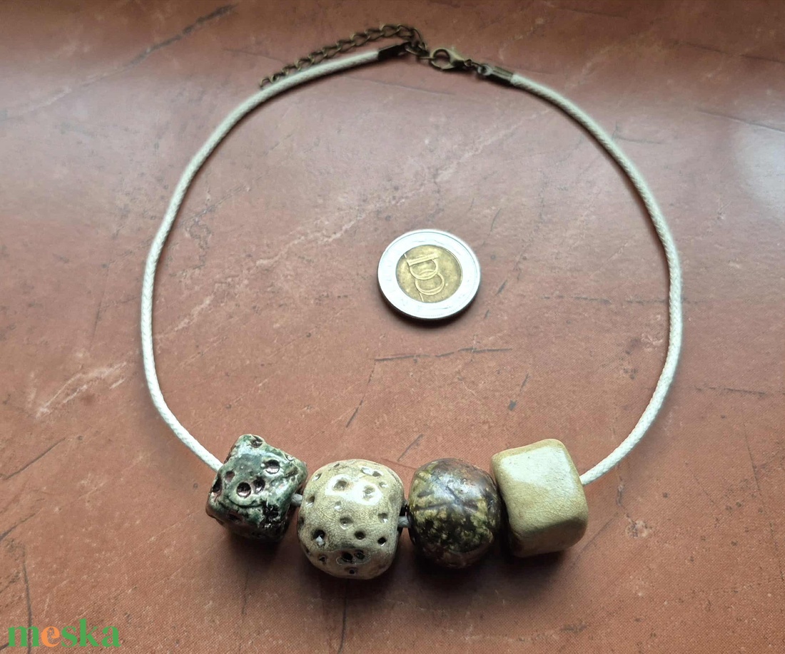 Kavicsok és gyöngyök VI.  raku kerámia óriás gyöngyös nyaklánc (ékszer) - ékszer - nyaklánc - bogyós nyaklánc - Meska.hu