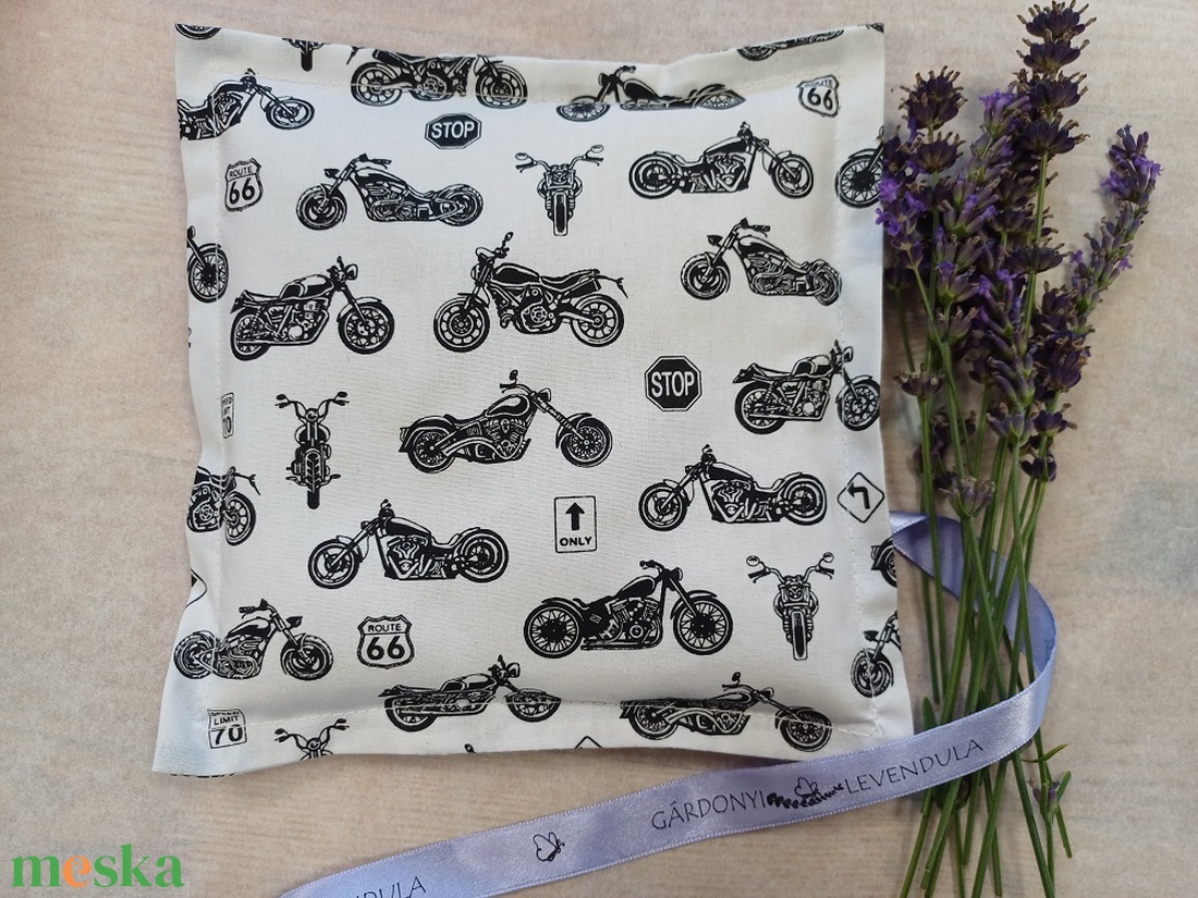 Motoros levendula alvópárna - otthon & életmód - lakástextil - párna & párnahuzat - Meska.hu