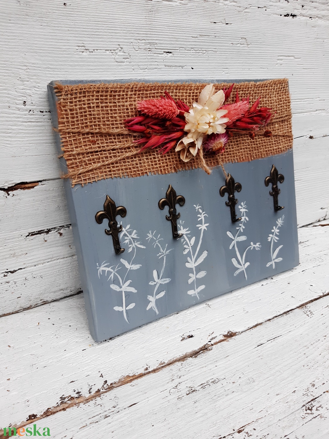 Fali akasztós tábla szárított virágdíszítéssel, vintage fatábla, kulcstartó,  - otthon & életmód - dekoráció - fali és függő dekoráció - fali kulcstartó - Meska.hu