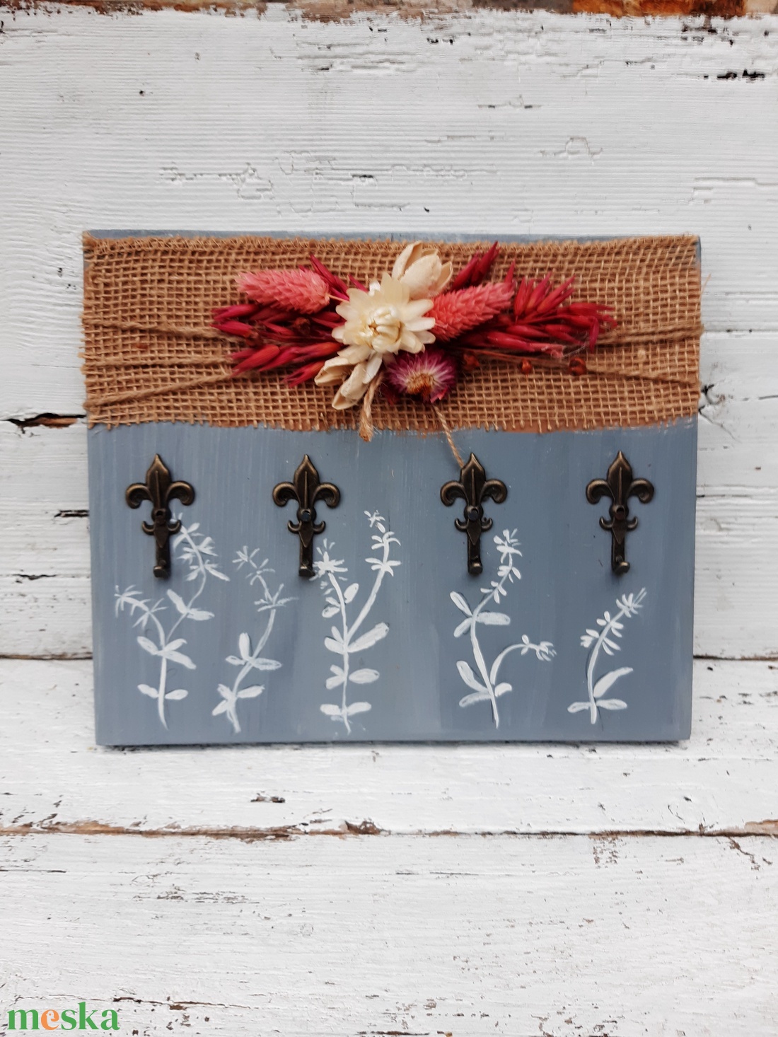 Fali akasztós tábla szárított virágdíszítéssel, vintage fatábla, kulcstartó,  - otthon & életmód - dekoráció - fali és függő dekoráció - fali kulcstartó - Meska.hu