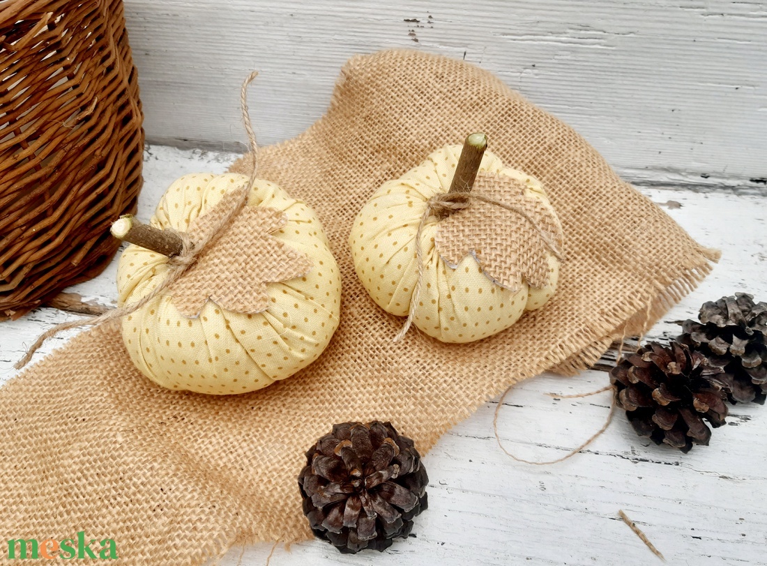 LEÁRAZVA!!!!Textil tökök, dekoráció, őszi asztaldísz, 2 db  natúr juta-sárga - otthon & életmód - dekoráció - asztal és polc dekoráció - asztaldísz - Meska.hu