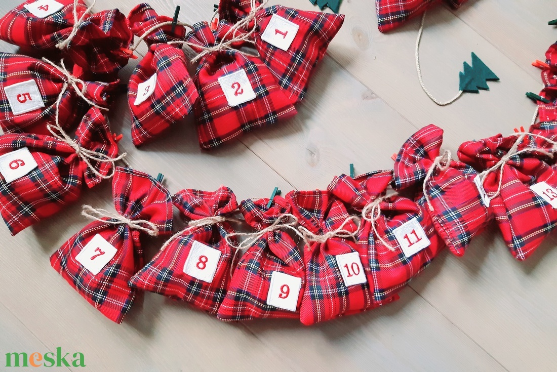 Skótkockás piros adventi zsákok, karácsonyvárás, adventi dísz, dekoráció,  - karácsony - adventi díszek - adventi naptár - Meska.hu