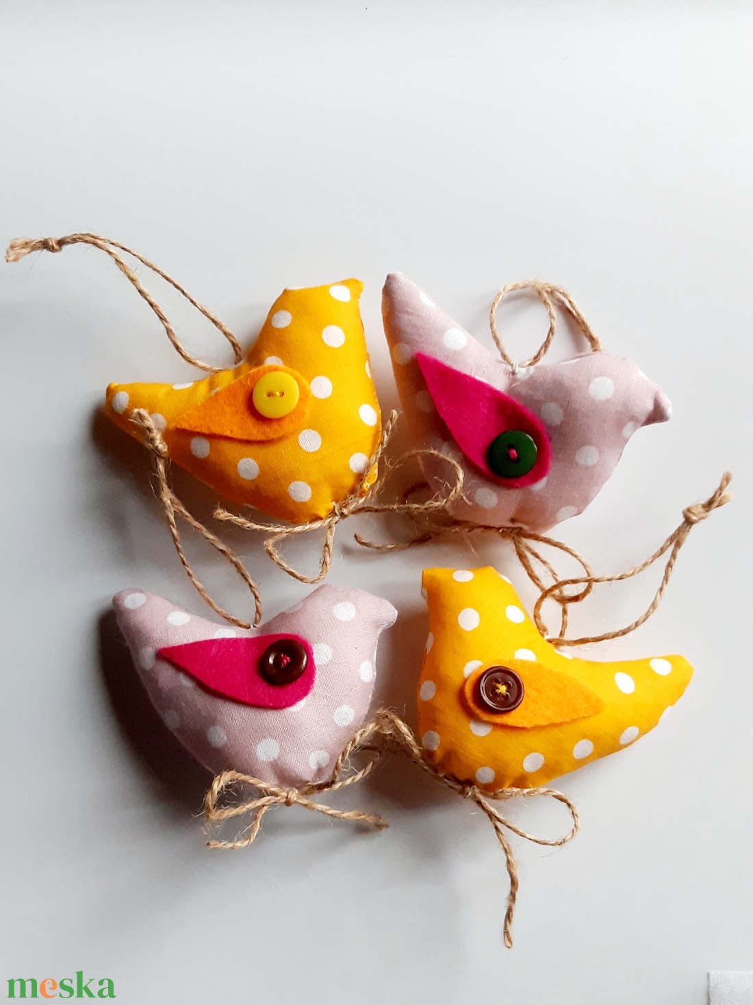 Vidám tavaszi madarak- tavaszi dekoráció, akasztós díszek, barkadísz - otthon & életmód - dekoráció - fali és függő dekoráció - függődísz - Meska.hu