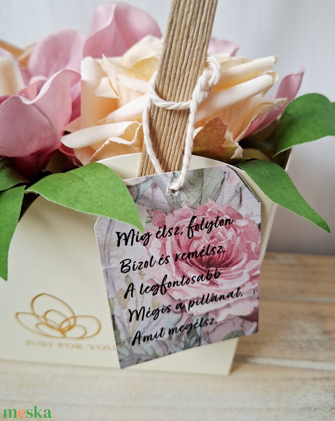 Tökéletes Pillanat! Orchideás rózsás virágtáska, táskacsokor ünnepi alkalmakra, virágdoboz, Anyák napja, Ballagás - otthon & életmód - dekoráció - virágdísz és tartó - virágbox, virágdoboz - Meska.hu Tökéletes Pillanat! Orchideás rózsás virágtáska, táskacsokor ünnepi alkalmakra, virágdoboz, Anyák napja, Ballagás - otthon & életmód - dekoráció - virágdísz és tartó - virágbox, virágdoboz - Meska.hu