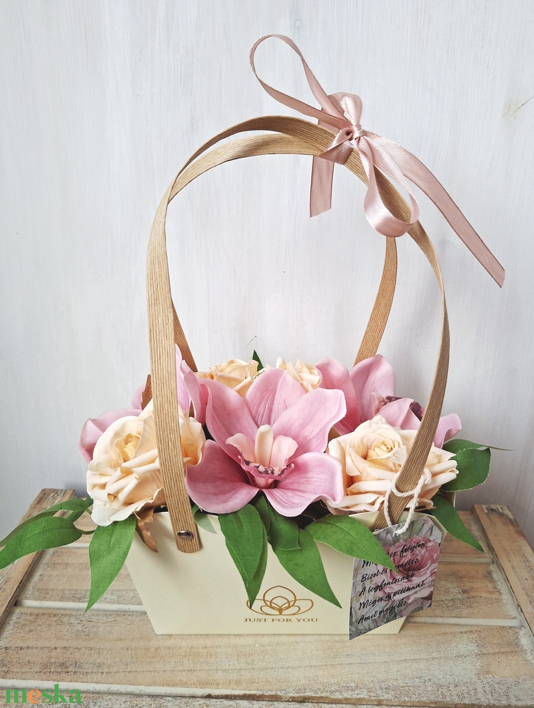 Tökéletes Pillanat! Orchideás rózsás virágtáska, táskacsokor ünnepi alkalmakra, virágdoboz, Anyák napja, Ballagás - otthon & életmód - dekoráció - virágdísz és tartó - virágbox, virágdoboz - Meska.hu Tökéletes Pillanat! Orchideás rózsás virágtáska, táskacsokor ünnepi alkalmakra, virágdoboz, Anyák napja, Ballagás - otthon & életmód - dekoráció - virágdísz és tartó - virágbox, virágdoboz - Meska.hu