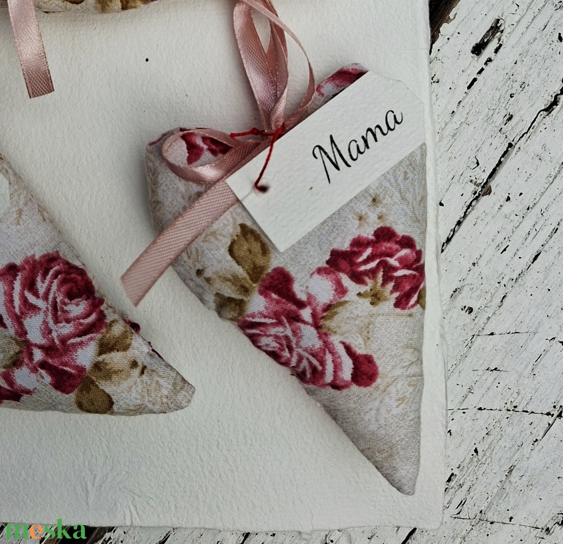 Levendulás szívek Anya, Mama felirattal, Anyák napi szívek, illatpárna - otthon & életmód - gyertya, illat, aroma - illatzsák - Meska.hu Levendulás szívek Anya, Mama felirattal, Anyák napi szívek, illatpárna - otthon & életmód - gyertya, illat, aroma - illatzsák - Meska.hu
