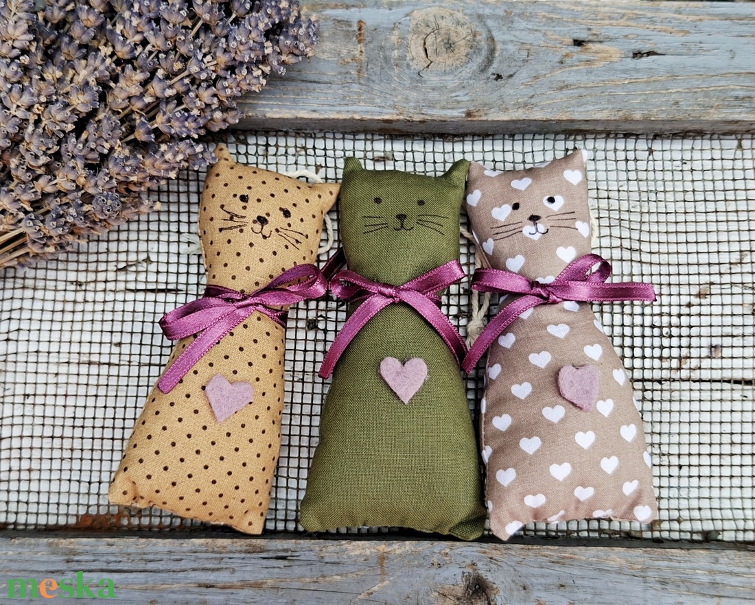 Levendula cicák- levendulás textil dekorációk, 3db illatzsák, levendula illatpárnák - otthon & életmód - gyertya, illat, aroma - illatzsák - Meska.hu Levendula cicák- levendulás textil dekorációk, 3db illatzsák, levendula illatpárnák - otthon & életmód - gyertya, illat, aroma - illatzsák - Meska.hu