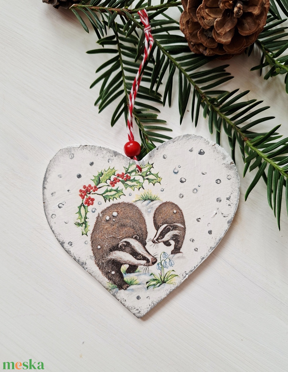 Tél az erdőn- Borzok- karácsonyi szívecske, függődísz, dekoráció - karácsony - karácsonyi lakásdekoráció - karácsonyi ajtódíszek - Meska.hu