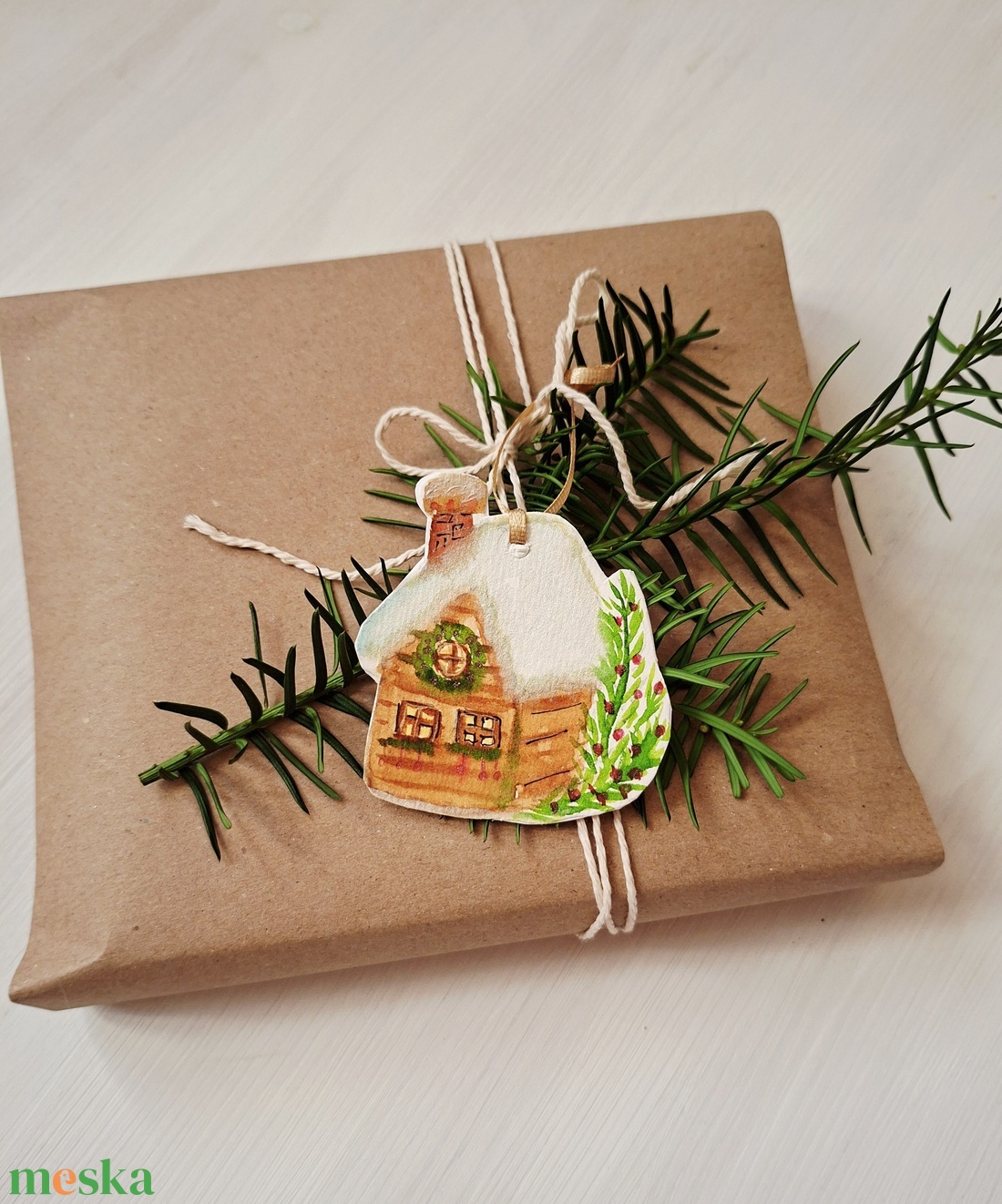 Havas házikó - Ajándékkísérő kártya, kézzel festett kártya, karácsonyi házikó - otthon & életmód - papír, írószer - ajándékozás kellékei - ajándékkísérő - Meska.hu