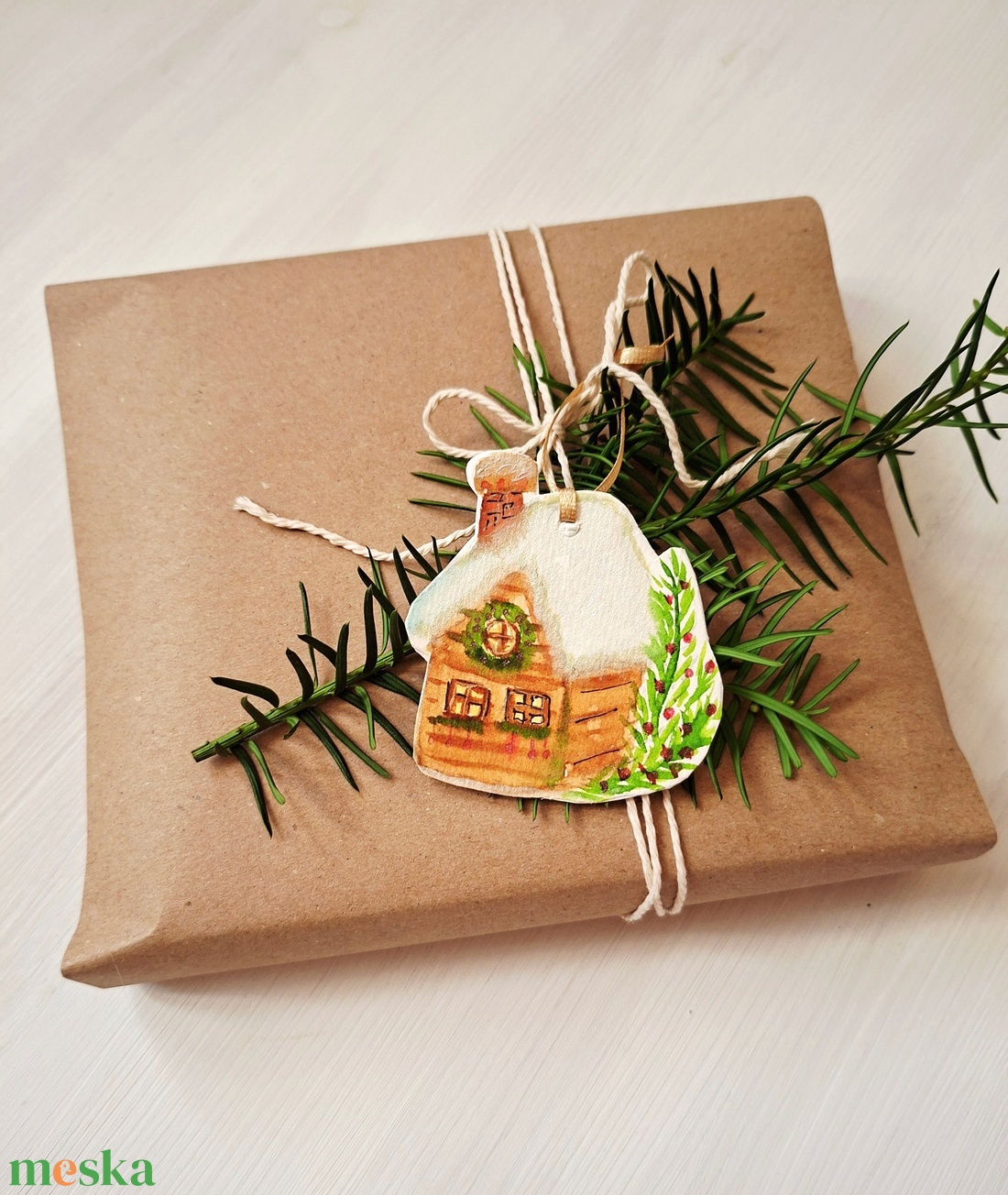 Havas házikó - Ajándékkísérő kártya, kézzel festett kártya, karácsonyi házikó - otthon & életmód - papír, írószer - ajándékozás kellékei - ajándékkísérő - Meska.hu