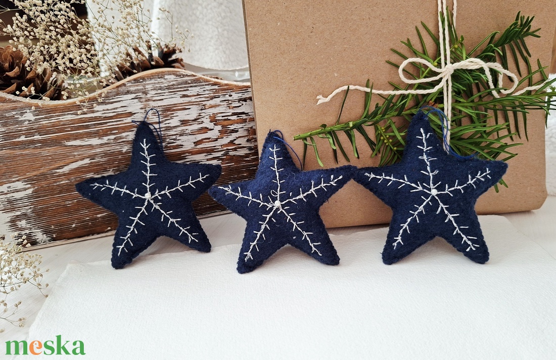 Kék- ezüst csillagok- karácsonyfadíszek, filc díszek - karácsony - karácsonyi lakásdekoráció - karácsonyfadíszek - Meska.hu