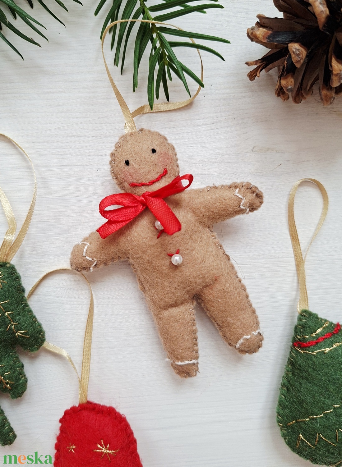 Karácsonyfadíszek Mézi, csengő, fenyő, gömb 4 db filc szett, karácsonyi dekoráció, függődíszek  - karácsony - karácsonyi lakásdekoráció - karácsonyfadíszek - Meska.hu  Karácsonyfadíszek Mézi, csengő, fenyő, gömb 4 db filc szett, karácsonyi dekoráció, függődíszek  - karácsony - karácsonyi lakásdekoráció - karácsonyfadíszek - Meska.hu