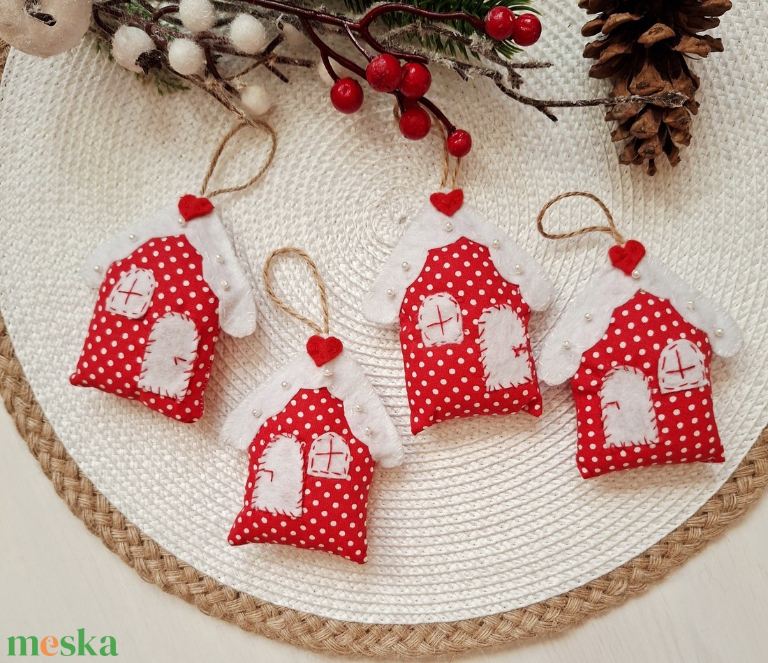 Havas házikók-piros karácsonyi country dekoráció, díszek  - karácsony - karácsonyi lakásdekoráció - karácsonyi lakásdíszek - Meska.hu